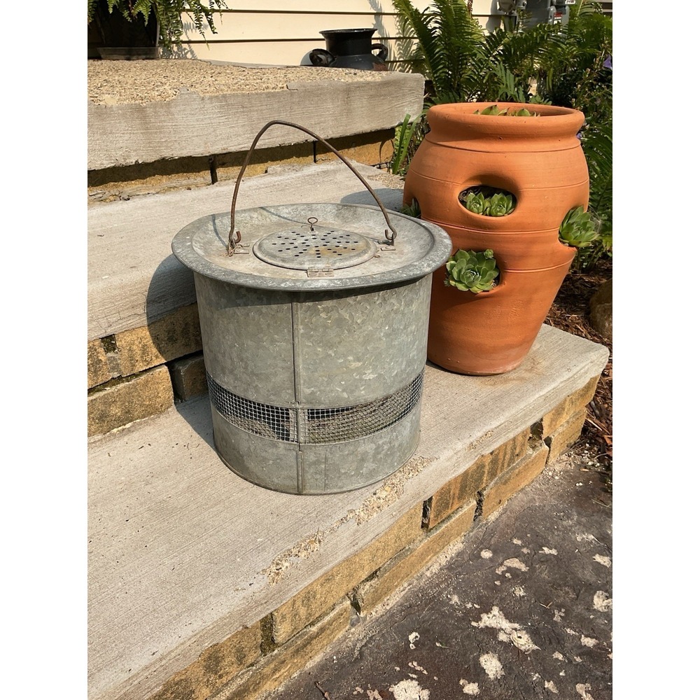 Vtg Floating Galvanized Metal Minnow Bait Bucket Mesh